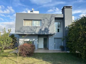 Casa de 8 ambientes, Córdoba · Lomas de La Carolina - 4 Dor - Escritorio - D/s - Cochera Cerrada - Pileta