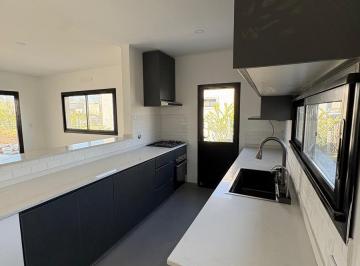 Casa · 555m² · 4 Ambientes · Casa en Venta en Santa Emilia