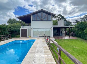 Casa · 157m² · 3 Ambientes · Chalet de 3 Ambientes, Gran Parque y Piscina