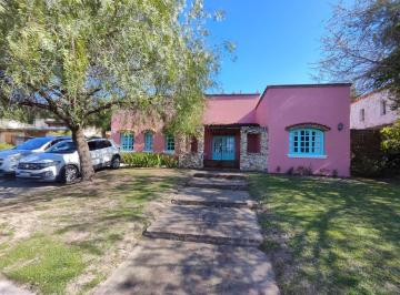 Casa · 182m² · 5 Ambientes · 4 Cocheras · Venta y Alquiler Casa 5 Ambientes C/ Pileta - Barrio Santa Clara - Villanueva, Benavidez
