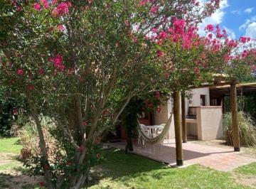 Casa · 406m² · 6 Ambientes · 5 Cocheras · Hermoso Complejo de Cabañas en Venta