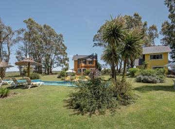 Casa · 360m² · 8 Ambientes · 6 Cocheras · C. Roma Sierra de Los Padres/ La Peregrina