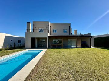 Casa · 258m² · 6 Ambientes · 2 Cocheras · Casa en Venta, Gba Norte, 6 Ambientes en Haras Santa Maria - El Molino - ID 5848
