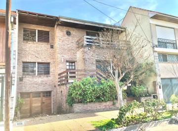 Casa · 218m² · 5 Ambientes · 2 Cocheras · Casa Chalet en Venta en Quilmes Centro
