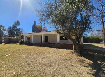 Casa · 295m² · 4 Dormitorios · 4 Cocheras · Casa en Pueyrredón 1879 Chacras de Coria