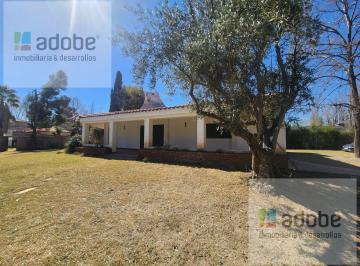Casa · 295m² · 4 Dormitorios · 4 Cocheras · Casa en Pueyrredón 1879 Chacras de Coria