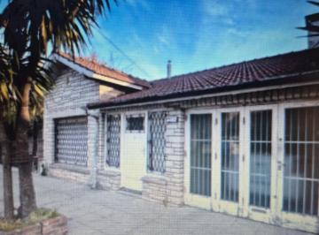 Casa · 3 Ambientes · 1 Cochera · Casa en Villa Primera