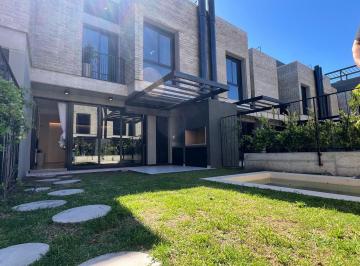 Casa · 131m² · 7 Ambientes · 1 Cochera · Casa - Fisherton