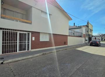 Casa · 280m² · 5 Ambientes · 2 Cocheras · Impecable Propiedad a m de Bv. Pellegrini