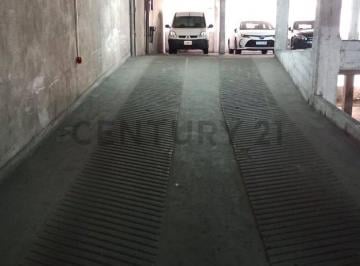Garage · Cochera en Venta en Zona Centro!