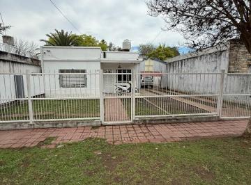 Casa · 120m² · 3 Ambientes · 5 Cocheras · Venta Casa a Reciclar Merlo