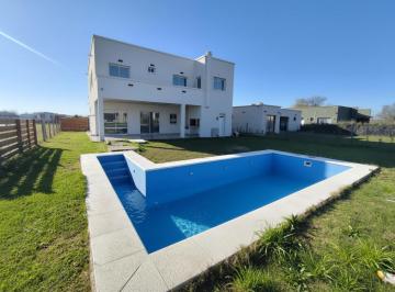 Casa · 236m² · 6 Ambientes · 2 Cocheras · Venta - Casa - Pilar del Este - Santa Lucia