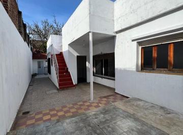 Casa de 6 ambientes, Pompeya · Casa Multifamiliar C/2 Deptos. de 3 Amb. C/u, garage, Terraza. Patio en Cabred Al 4300