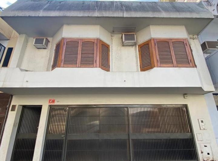 Casa · 250m² · 10 Ambientes · 2 Cocheras