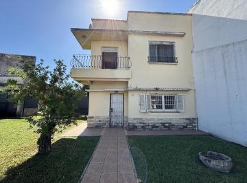 Casa · 130m² · 3 Ambientes · 1 Cochera · Terreno Doble con Casa y Quincho en Venta en San Miguel