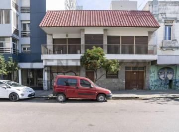 Casa · 340m² · 6 Ambientes · 1 Cochera · Casa en Venta en La Plata (Apto Banco)