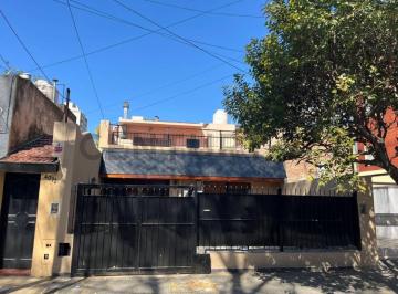 Casa · 81m² · 3 Ambientes · 1 Cochera · Venta Casa 3 Ambientes con Terraza Quincho y Parrilla - San Martin Centro