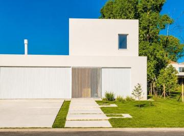 Casa · 303m² · 6 Ambientes · 2 Cocheras · Casa Azzurra Tortugas - a Estrenar