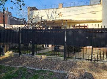 Casa · 80m² · 3 Ambientes · 1 Cochera · Casa en Planta Baja a Reciclar