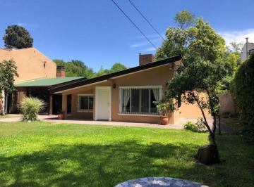 Frente · Casa en Venta 3 Ambientes Barrio Parque Leloir
