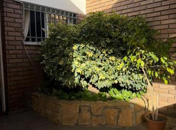 Casa · 208m² · 3 Dormitorios · 2 Cocheras · Venta - Casa 3 Dorm. 3 Baños - Barrio Maipu I