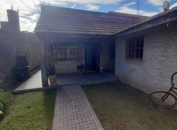 Casa · 174ha · 3 Ambientes · 1 Cochera · Venta Casa 3 Ambientes Cochera Parrilla
