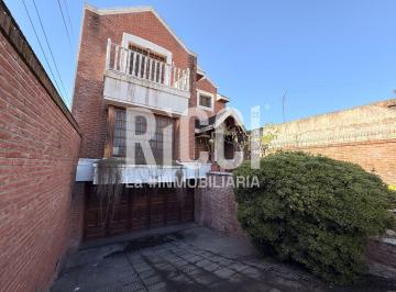 Casa · 352m² · 5 Ambientes · 4 Cocheras · Casa en Venta en Berazategui Apta Crédito Cinco Ambientes