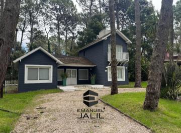 Casa · 170m² · 5 Ambientes · 1 Cochera · Casa - Carilo