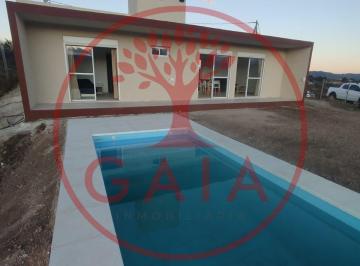 Exterior con pileta · Tu Casa en Las Sierras: ¡A Estrenar, con Pileta y a 3 Cuadras de Los Chorrillos!