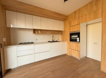 Casa · 150m² · 4 Ambientes · 1 Cochera · Moderna Casa en Chauvin