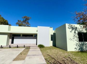 Casa de 4 ambientes, La Plata · Casa - 3 Dorm. -