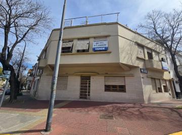 Casa · 268m² · 10 Ambientes · Casa en Lote Propio en Venta en Esquina Parque Patricios