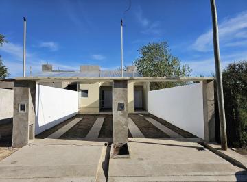 Casa · 48m² · 2 Ambientes · 1 Cochera · Casa de un Dormitorio a Estrenar, con Cochera y Patio. Financiada. Passo Entre Sto Cabral y San Lore