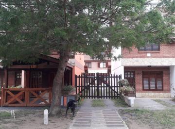 Casa de 4 ambientes, Costa Azul · Triplex en Costa Azul – a 3 Cuadras del Mar, con Cochera y Parrilla