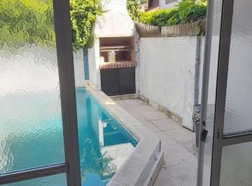 Casa · 105m² · 4 Ambientes · 1 Cochera · Casa Estilo Dúplex de 4 Ambientes en Olivos