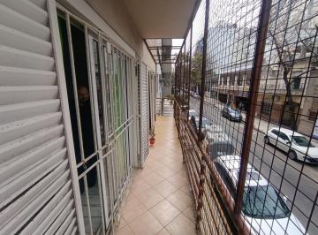 Departamento · 50m² · 3 Ambientes · Departamento 3 Ambientes Frente Balcon Quirno Al 100 Flores