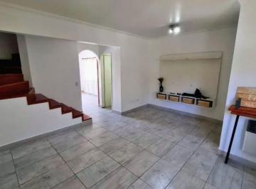 Casa · 108m² · 3 Ambientes · 1 Cochera · Casa en Venta Quilmes Duplex con Piscina Financiación