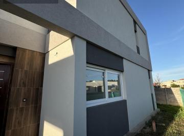 Casa · 225m² · 4 Ambientes · 2 Cocheras · Casa en Venta Barrio Santa Ines, Canning