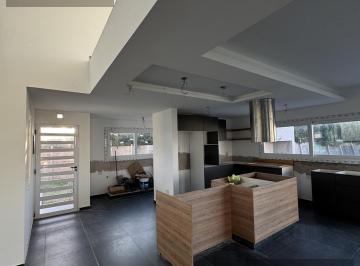Casa · 225m² · 4 Ambientes · 2 Cocheras · Casa en Venta Barrio Santa Ines, Canning