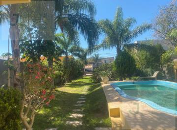 Casa · 95m² · 2 Ambientes · 3 Cocheras · Ideal Quincho Completo con Piscina en Venta
