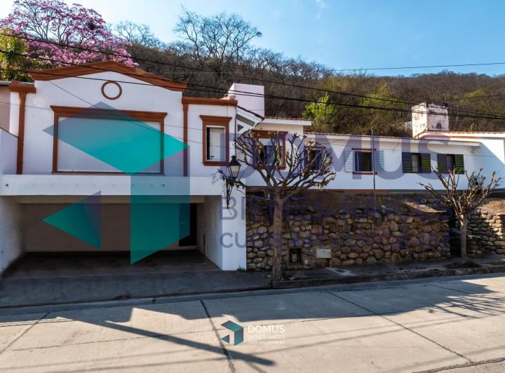 Casa · 200m² · 4 Dormitorios · 2 Cocheras