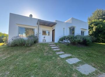 Casa · 140m² · 3 Ambientes · 1 Cochera · Casa en Altos de Montoya