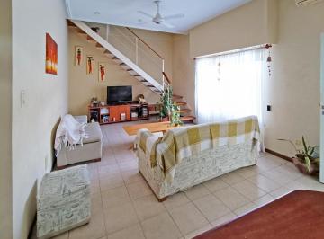 Casa · 153m² · 9 Ambientes · 1 Cochera · Venta | Permuta - Casa 4 Dorm., Quincho Parrillero y Cochera - Barrio Sarmiento, Rosario.