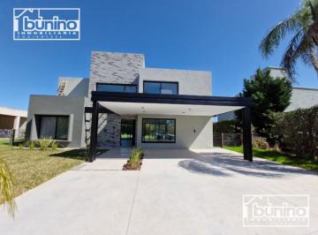 Casa · 212m² · 6 Ambientes · 2 Cocheras · Casa en Cadaques de 3 Dorm. - Funes Hills