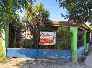 Casa exterior · Casa con Dpto y Local! Ideal Inversion!