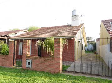 Casa de 4 ambientes, Santa Clara del Mar · Chalet en Excelente Ubicación, Sobre Calle Miami N.º 418