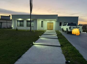 Casa de 5 ambientes, Presidente Perón · Casa en Venta con Salida a La Laguna en La Alameda Canning