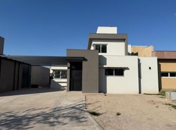 Casa · 150m² · 3 Dormitorios · 2 Cocheras · Casa en B° Ciro de Vieytes - Maipú
