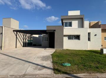 Casa · 150m² · 3 Dormitorios · 2 Cocheras · Casa en B° Ciro de Vieytes - Maipú