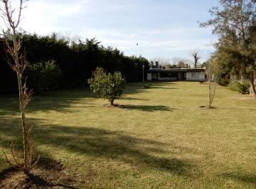 Casa · 140m² · 4 Ambientes · 1 Cochera · Casa en Venta en El Barrio Los Pinos